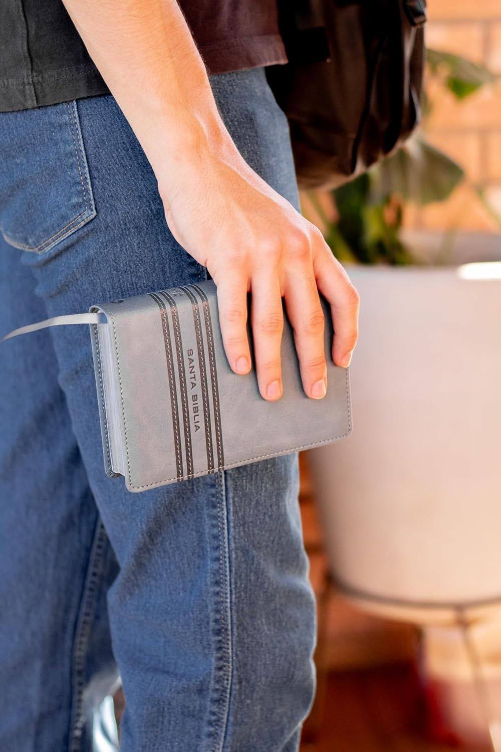 NBLA Santa Biblia Edicion Versificada| Tamaño bolsillo| Leathersoft| Gris