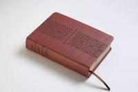 Santa Biblia NTV, Edición compacta, letra grande (SentiPiel, Café, Letra Roja) (Spanish Edition)