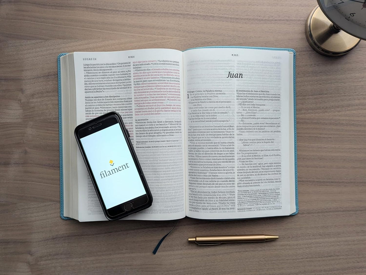 Biblia Ultrafina NTV Letra Grande: Con Filament | SentiPiel Azul sereno